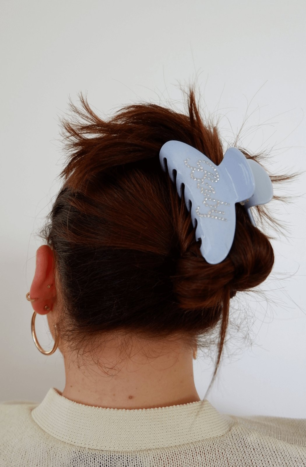 Baby Claw
Twist, style, claw it…wear your’s anyway, everyday.
Wide enough to hold a full head of hair &amp; strong enough to stay in all day with no tugging, no discomfort, jDaisy Lily